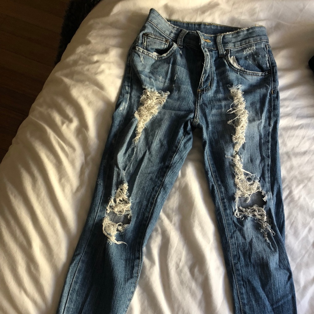 Carmar Distressed Jeans